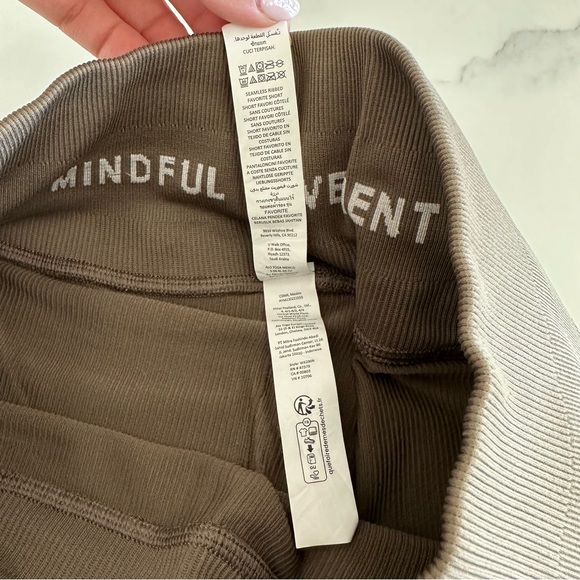 Alo Yoga Seamless Ribbed Favorite Short - 5” - Olive Tree - Size S - Picture 8 of 9